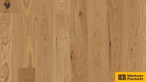 Dřevěná lakovaná podlaha o rozměru 180x17,5 cm v dekoru Oak Rustic ze série Weitzer Plank 1800. Systém instalace pomocí click systému. Podlaha je kartáčovaná s V-drážkou