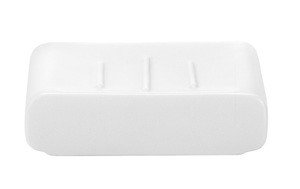 Praktická volně stojící bílá mýdlenka CUBIC, o velikosti 111x29 mm, je vhodným koupelnovým doplňkem.