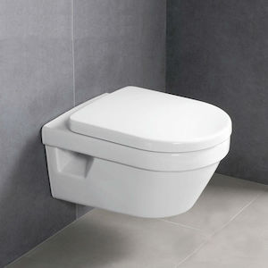 Combi-pack: Závěsné WC se zadním odpadem a WC prkénko s poklopem a funkcí quick-release a softclose.