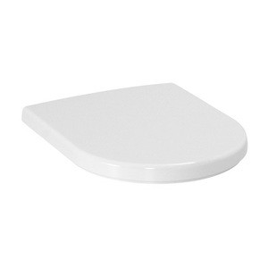 WC prkénko z duroplastu se softclose (pomalé sklápění) v bílé barvě a délkou sedátka 45 cm. Panty z nerezu. Rozteč upevnění 15,5 cm.