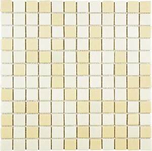 Mrazuvzdorné. Skleněná Mozaika v béžové barvě o rozměru 31,6x31,6 cm a tloušťce 4 mm s lesklým povrchem. Základní prvek ve tvaru čtverce o rozměru 2,5x2,5 cm