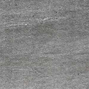 Mrazuvzdorná a rektifikovaná dlažba v šedé barvě v imitaci kamene o rozměru 59,8x59,8 cm a tloušťce 20 mm s matným povrchem. Vhodné do exteriéru, určeno především k instalaci na terče, do stěrku či trávníku, případně lze i lepit cementovými lepidly k tomu určenými. S velkými rozdíly v odstínu barev, struktury povrchu a kresby. Vysoce odolné proti opotřebení. Vhodné na terasy, balkón, chodníky nebo jako dlažba k bazénu.
