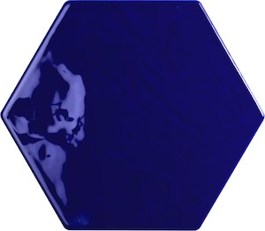 Obklad v modré barvě o rozměru 15,3x17,5 cm a tloušťce 8 mm s lesklým povrchem. Vhodné pouze do interiéru.