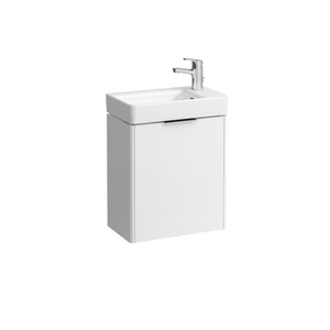 Závěsná koupelnová skříňka pod umyvadlo v bílé barvě s matným povrchem o rozměru 47x53x26,5 cm.