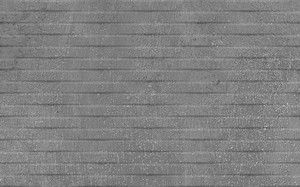 Dekor v šedé barvě v betonovém designu o rozměru 24,8x39,8 cm a tloušťce 7,5 mm s matným povrchem. Vhodné pouze do interiéru. S velkými a nahodilými odchylkami v odstínu barev, struktury povrchu a kresby.
