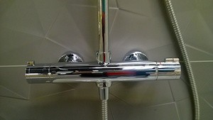 Sprchový systém Ravak Termo s termostatickou baterií chrom X070058