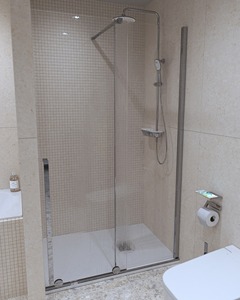 Sprchový systém SAT s termostatickou baterií bílá/chrom SATSSTKP