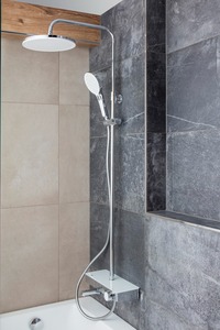 Sprchový systém SAT s vanovým termostatem bílá/chrom SATSSTKP3F