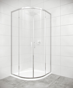 Sprchový kout bez madel a vaničky v lesklém chromu, výplň je z čirého skla bez dekoru. Se snadnou úrdžbou skla. Posuvný systém otevírání. Levá i pravá orientace.