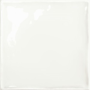 Obklad v bílé barvě o rozměru 15x15 cm a tloušťce 7 mm s lesklým povrchem. Vhodné pouze do interiéru.