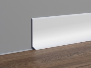 PVC sokl v bílé barvě, výška hrany 40 mm, délka 250 cm.