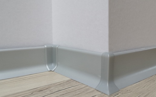 Roh k soklu vnitřní PVC Profil-EU stříbrošedá, výška 40 mm, SKPVCVNIR4ST