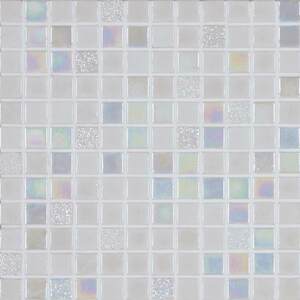 Mrazuvzdorné. Skleněná Mozaika v bílé barvě o rozměru 31,6x31,6 cm a tloušťce 4 mm s povrchem v provedení lesk/mat. Základní prvek ve tvaru čtverce o rozměru 2,5x2,5 cm